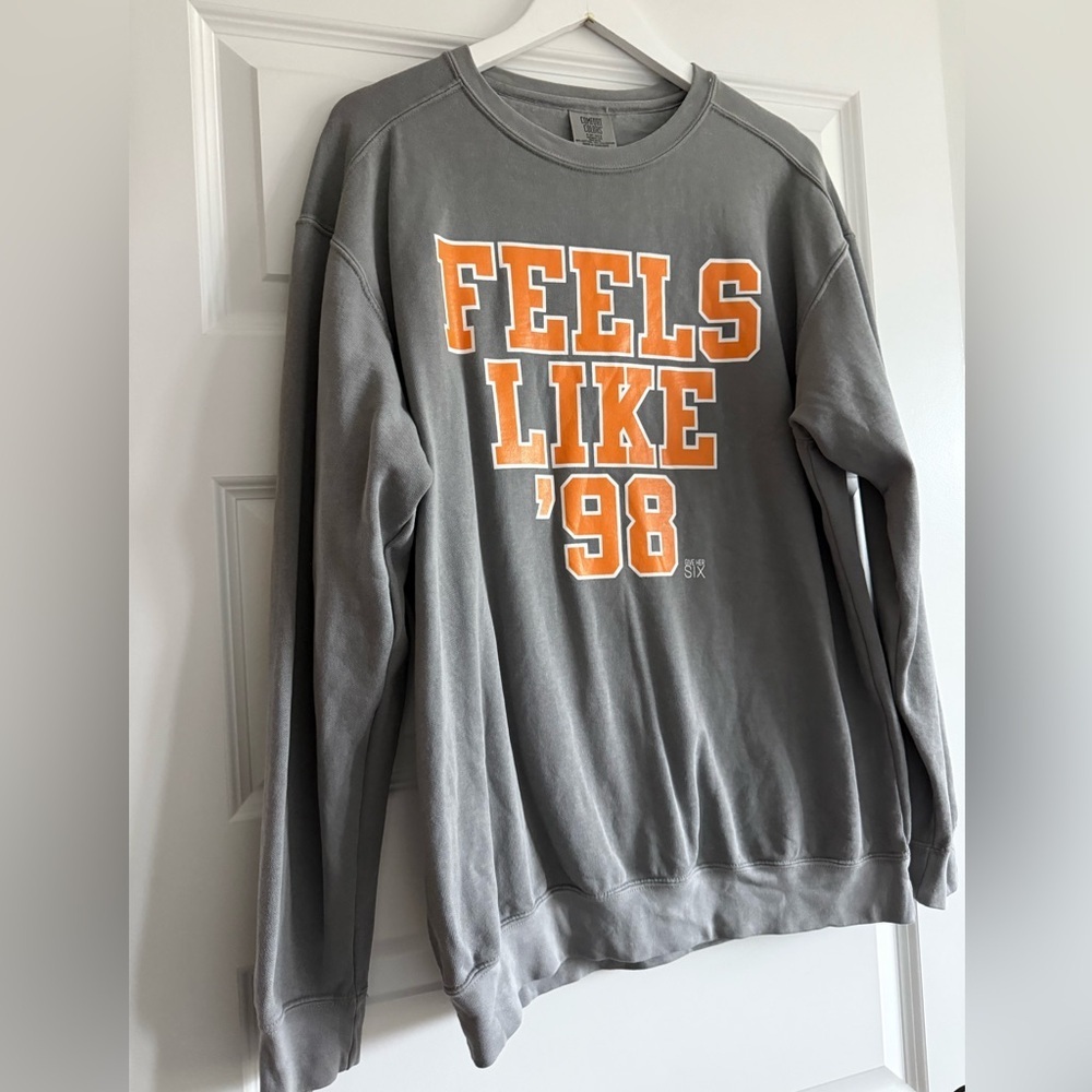 Give Her Six Tennessee Volunteers Feels Like '98 Comfort Colors Sweatshirt - Picture 3 of 6